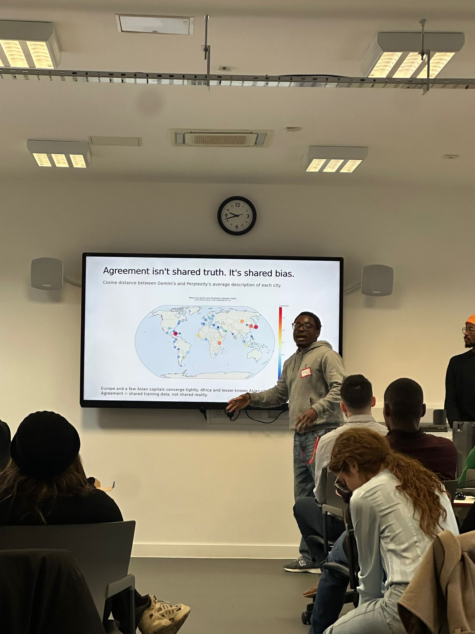 Zimuzo presenting the project during the day of the hackathon